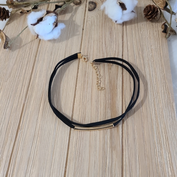 🖤🖤NEW🖤🖤PRETTY!! Black Velvet Choker with GOLD Bar🖤🖤 - Picture 8 of 14
